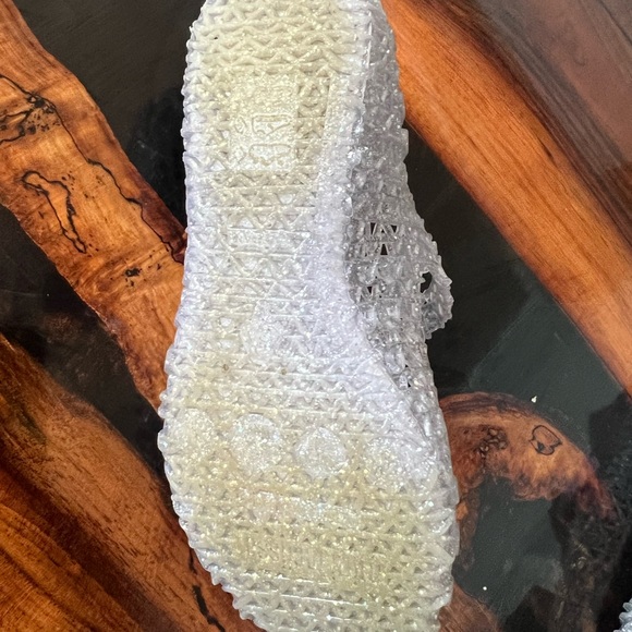 Mini Melissa Campana Papel Baby
Size: 11
Color: GLITTER HOLOGRAFIC gently worn - Picture 9 of 9